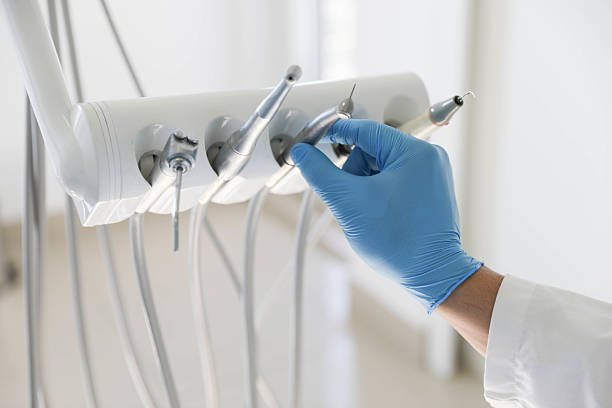 Professional Emergency Dentist technician working in Paris, TN